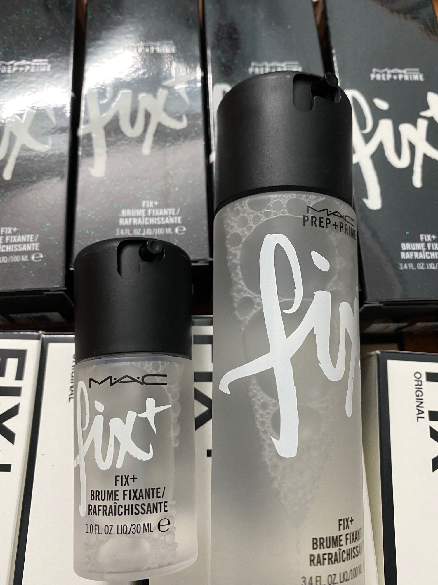 Xịt khoá makeup mac