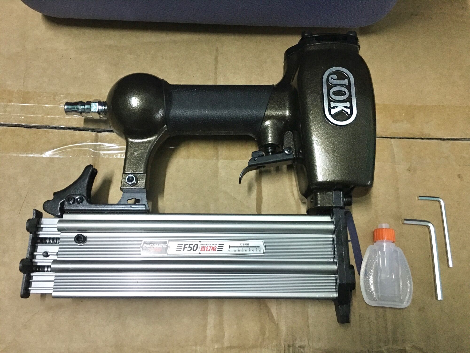 Máy bắn đinh hơi F50 JOK