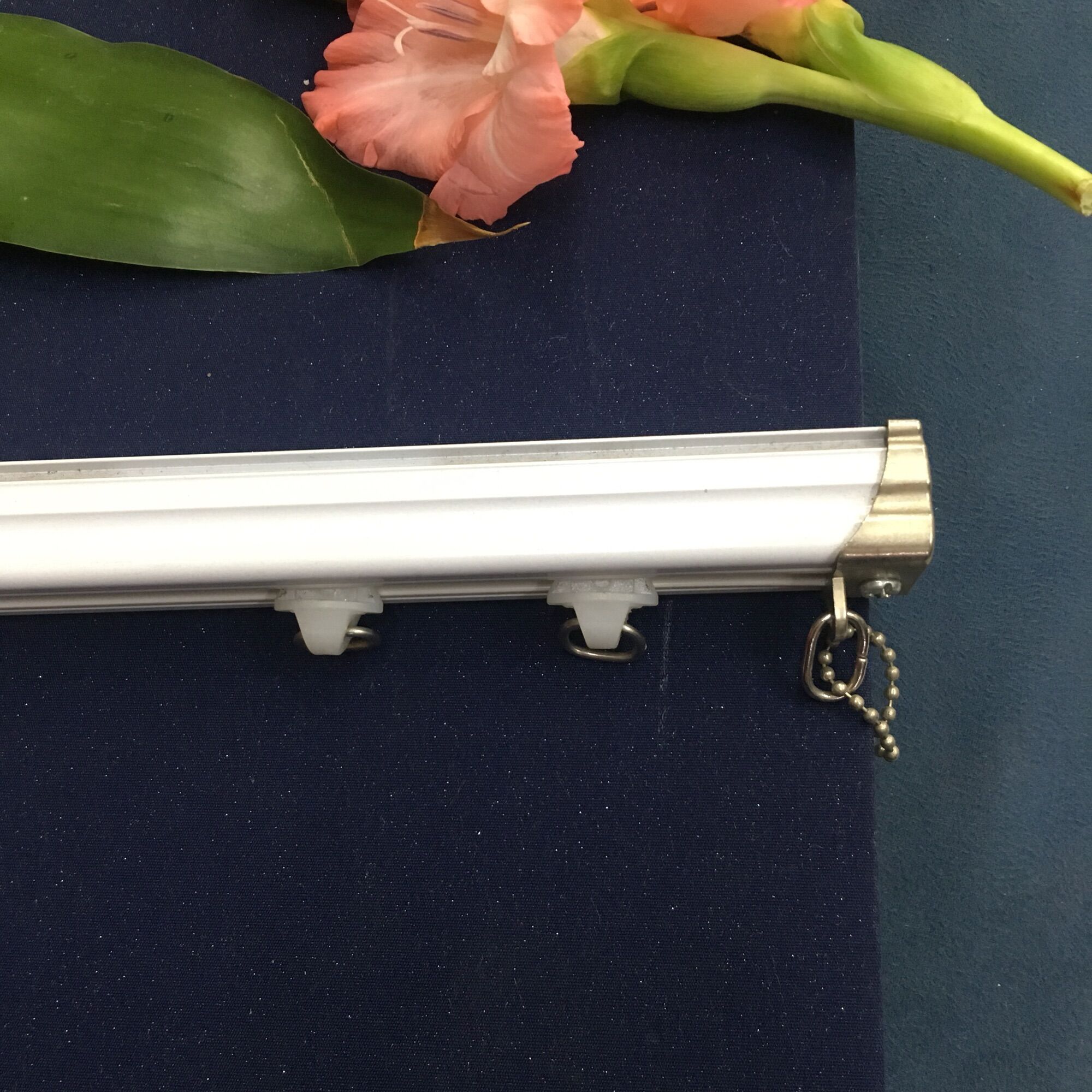 Thanh ray bi trượt, sào treo rèm chất liệu hợp kim nhôm phủ sơn tĩnh điện, thanh bi trượt kéo êm, trơn, chống ồn cực tốt