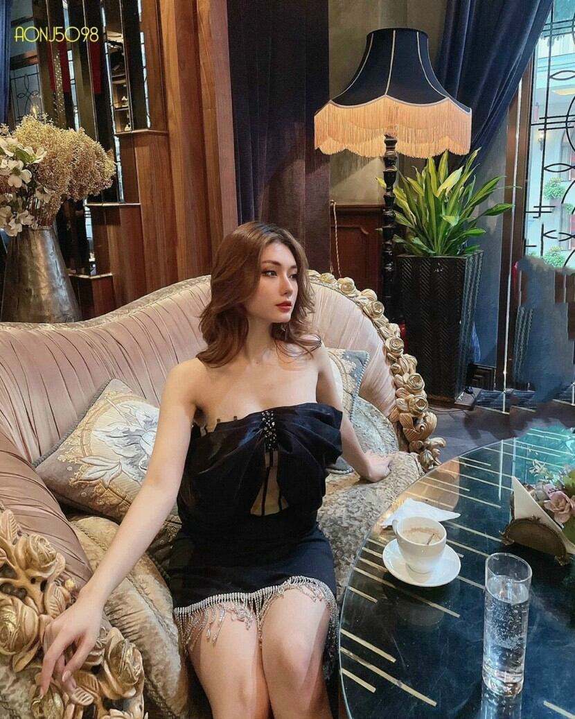 ĐẦM XÒE TRỄ VAI ĐÍNH DÂY ĐÁ