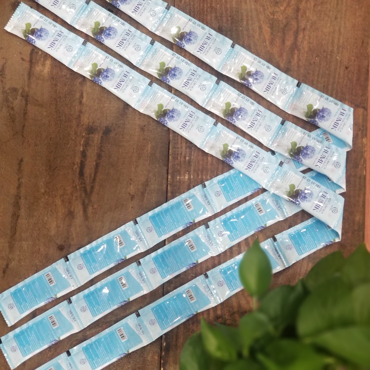 Nước dưỡng hoa tươi lâu Humik 10 gói 5ml