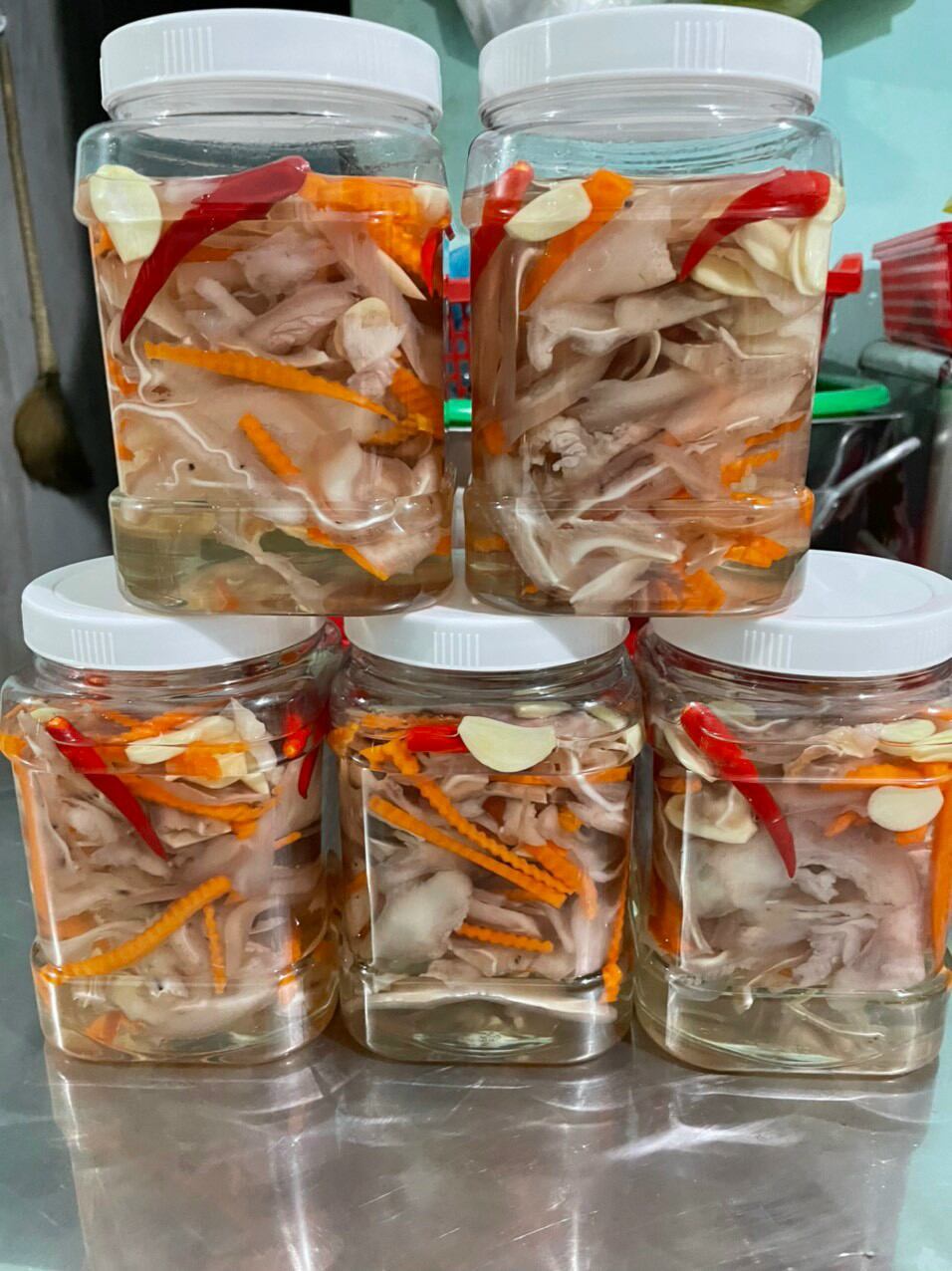 Tai heo ngâm chua ngọt hủ lớn