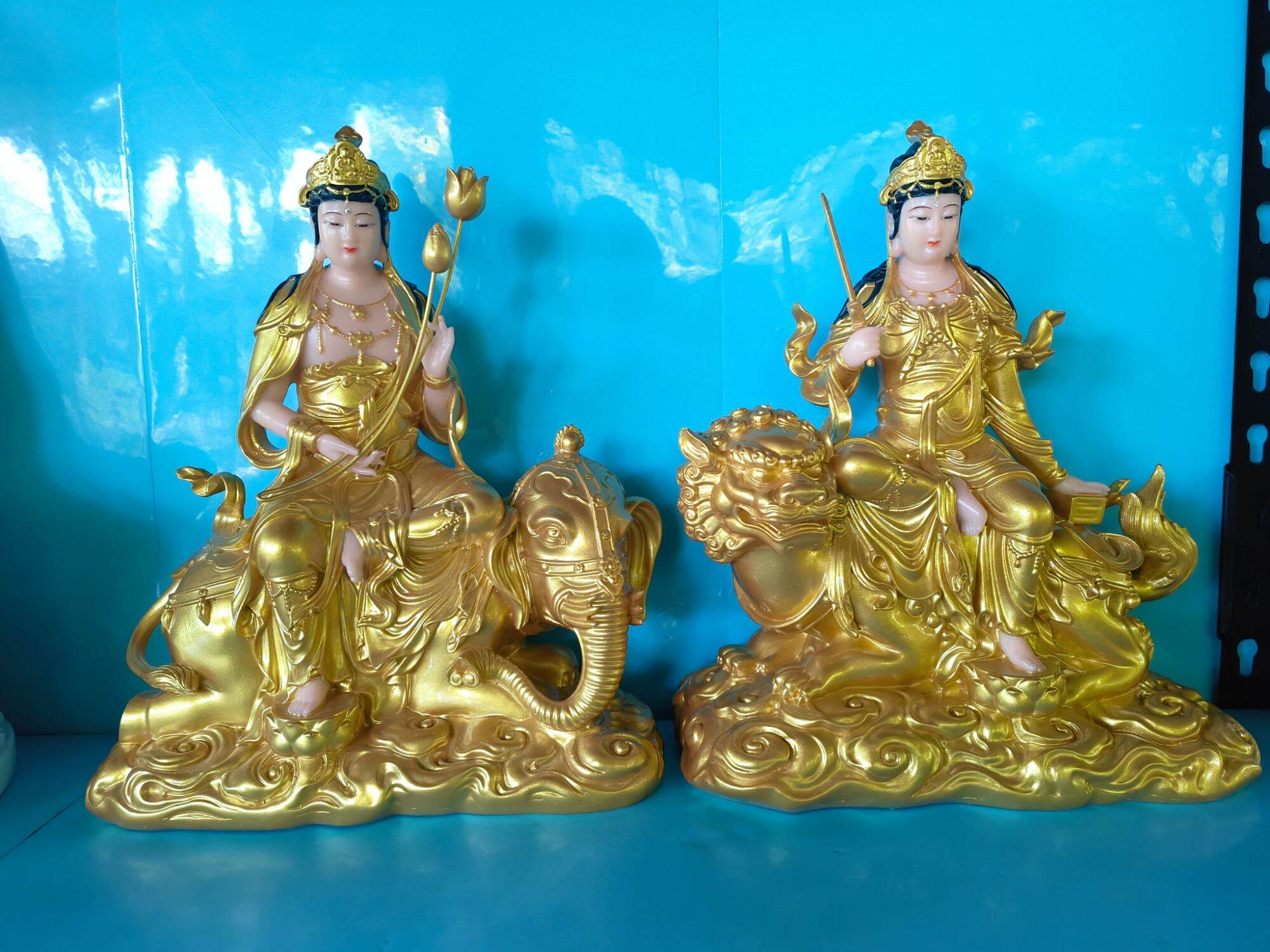 Tượng Hoa Nghiêm Tam Thánh