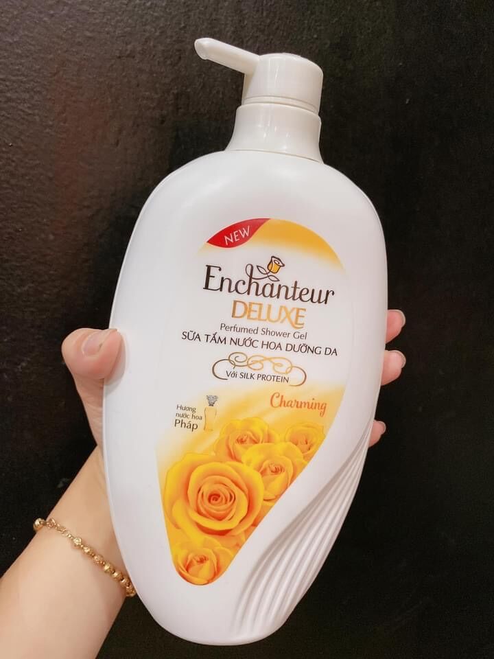 Sữa tắm Enchantuer 900g