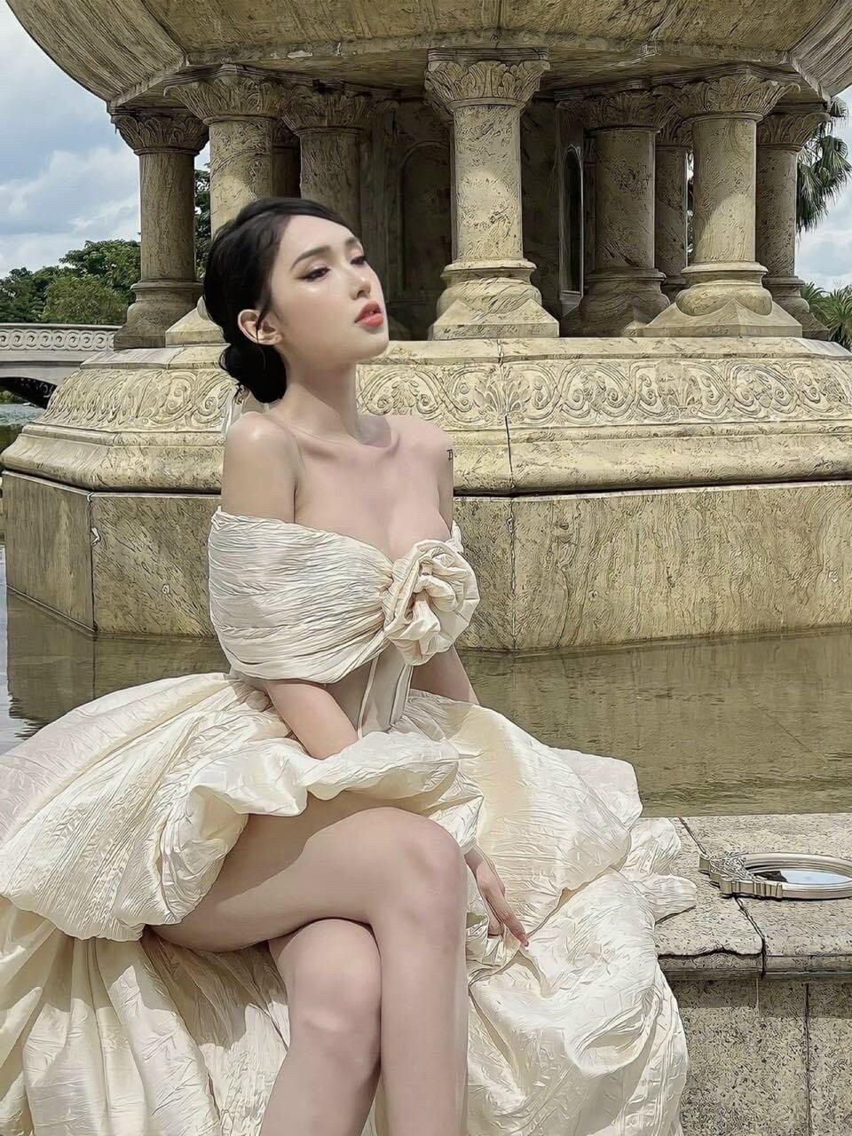 ĐẦM TRỄ VAI HOA HỒNG ĐUÔI CÁ (CÓ MÚT NGỰC, LÓT QUẦN)