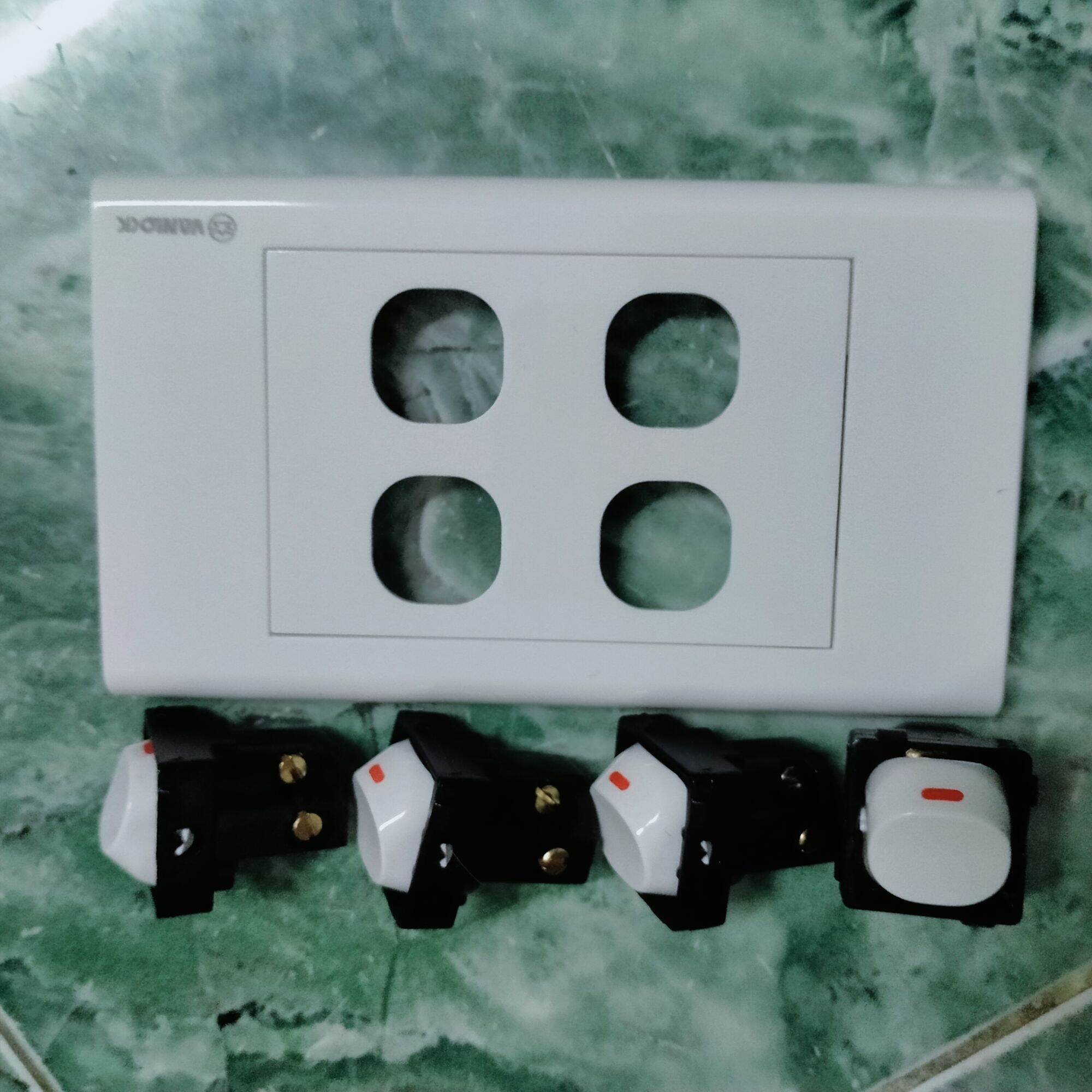 Mặt 4 công tắc Sino Vanlock + đế nổi