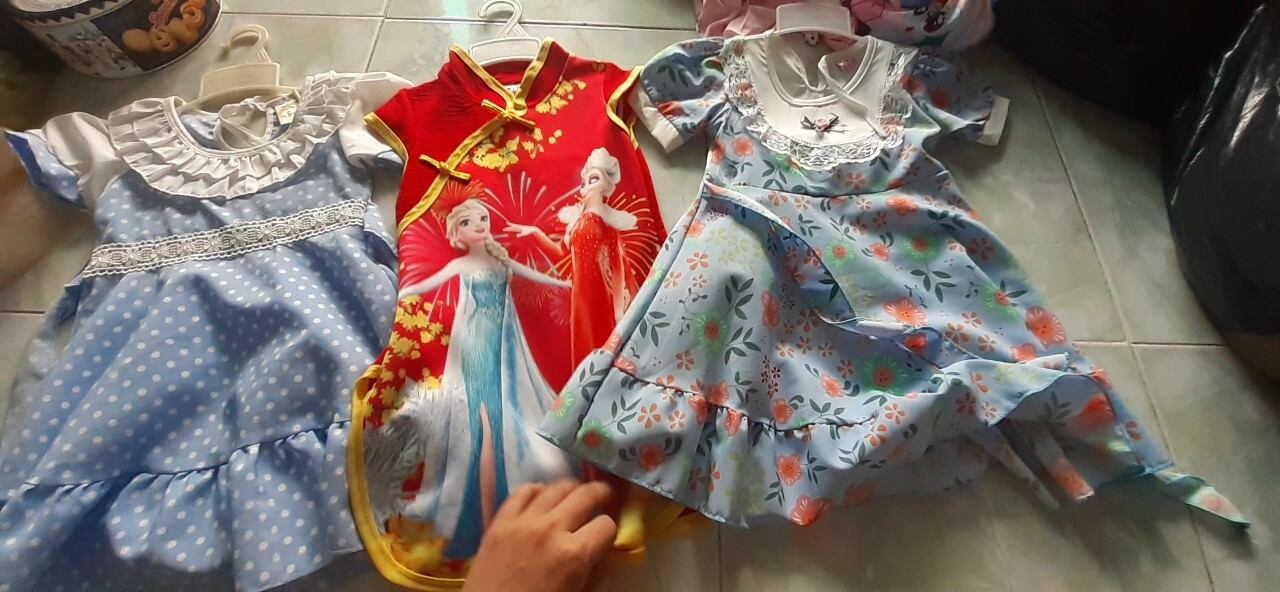 Đầm lụa cho bé