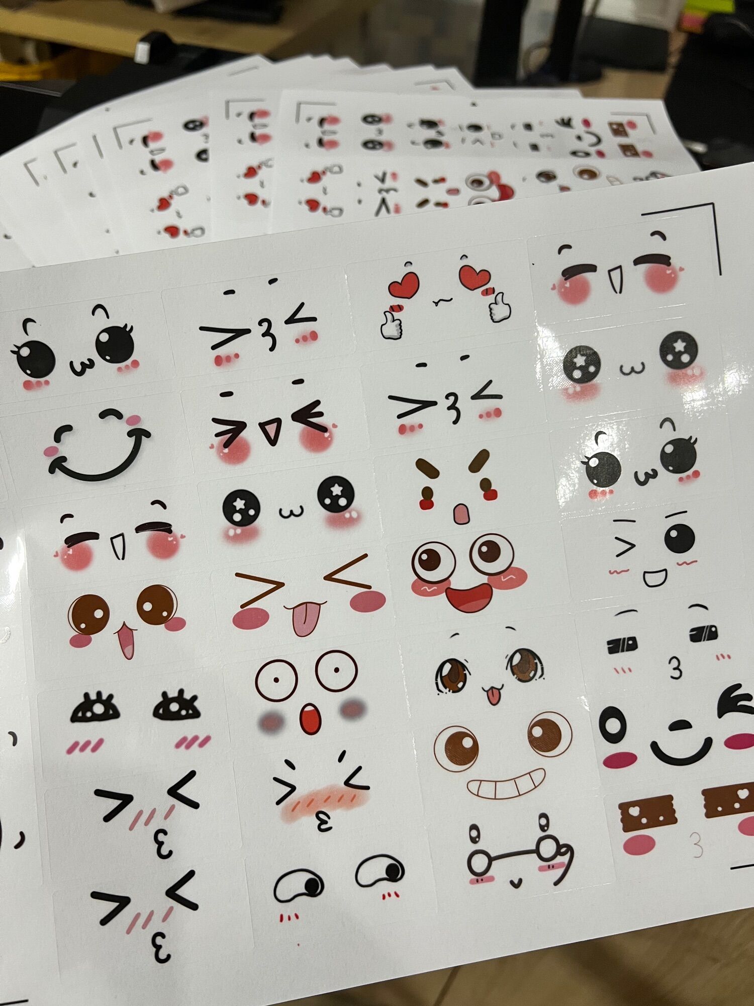 Set 50 sticker decal trong mặt cười cute