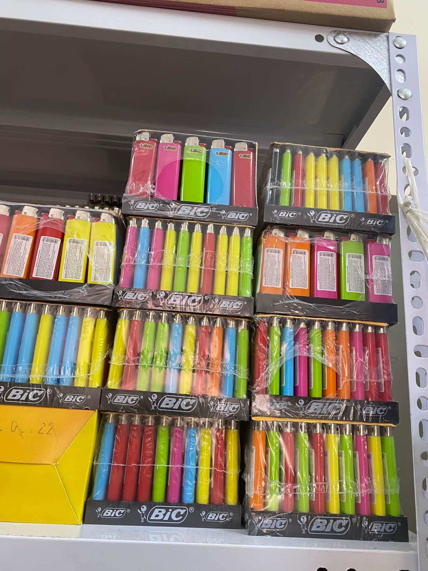 Bật lửa Bic Hộp quẹt Bic J3 pháp size trung