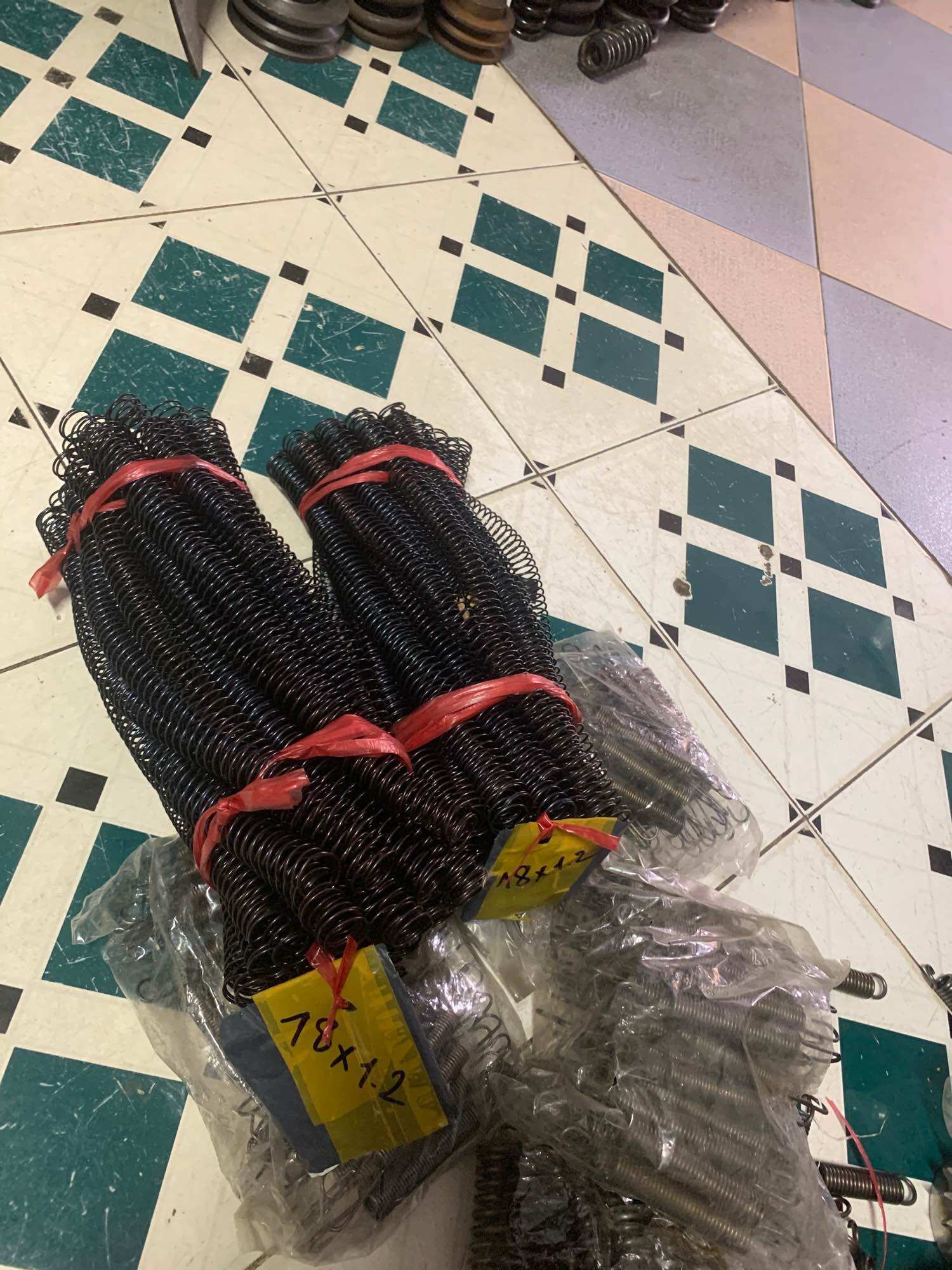 Lò xo nén phi 18 (sợi 1.2mm dài 300mm)👍👍👍