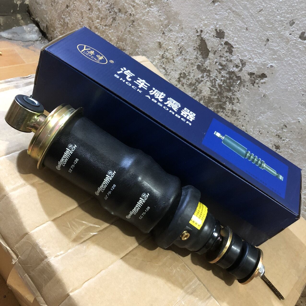 Kmdb. thụt cabin trước shacman f3000 81.41722.6051. thụt hơi cabin shacman f3000 bền mịn đẹp .好好hảo hảo. bóng hơi phuộc nhún ca bin shacman, giảm xóc giảm chấn cabin f3000. vie-parts