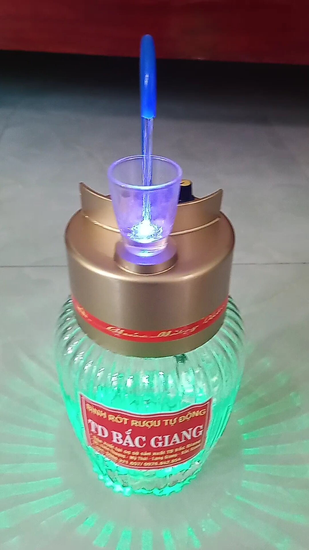 Máy rót rượu tự động