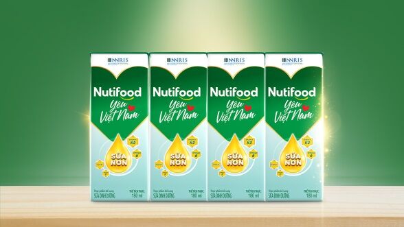 Sữa non Sữa Nutifood yêu Việt Nam trẻ trên 1tuổi sữa non chứa omega 3 và 20 khoáng chất
