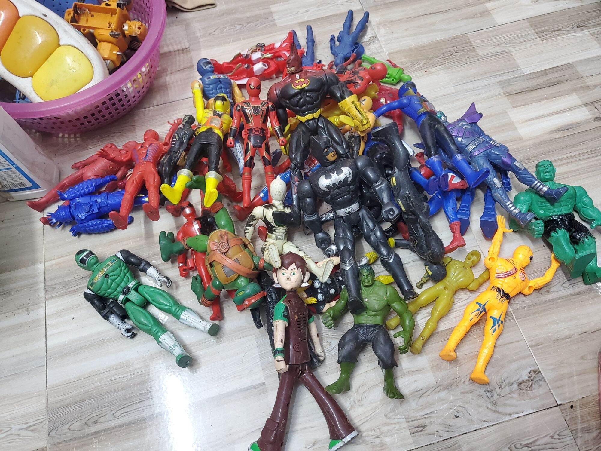 Thanh lý set 40 con siêu nhân CŨ mũ nhựa nhẹ