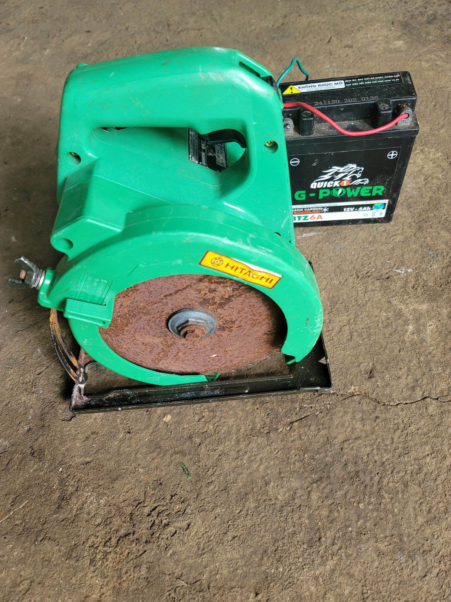 Máy cưa đĩa Hitachi 12vôn, sẽ về câu bình acquy hoặc pin từ 12-18vôn là sử dụng