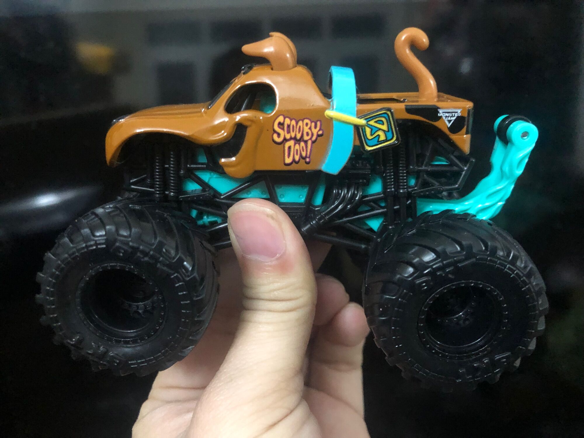 Xe Monster Jam mẫu chó Scooby doo