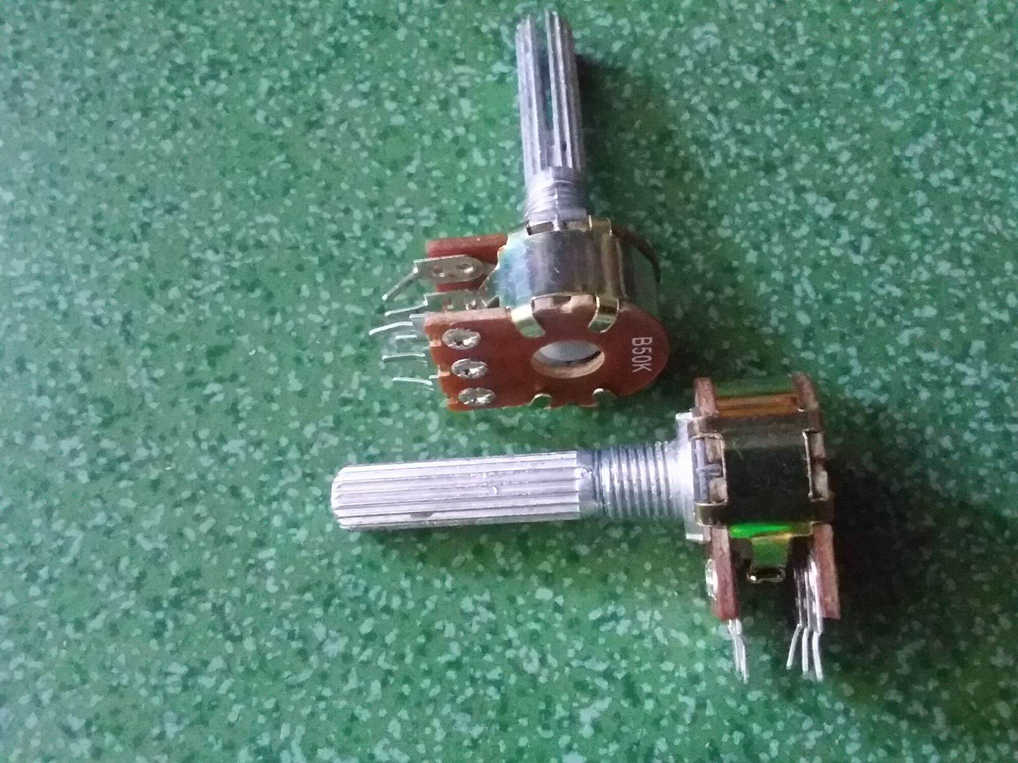 5 CHIẾC VOLUME' ĐÔI CÁN DÀI 3 CM CHÂN NGAY 50K