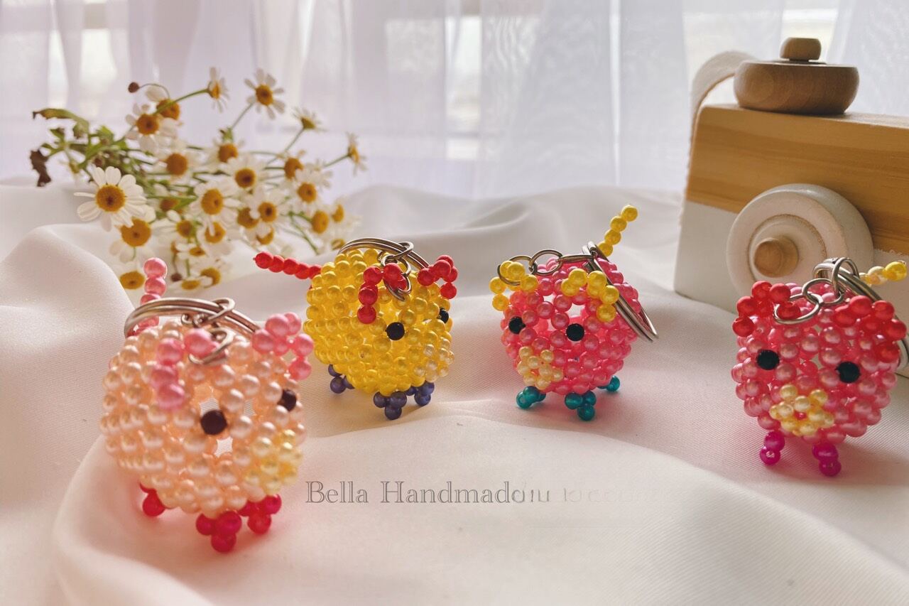 Móc khóa tuổi Hợi kết cườm Handmade