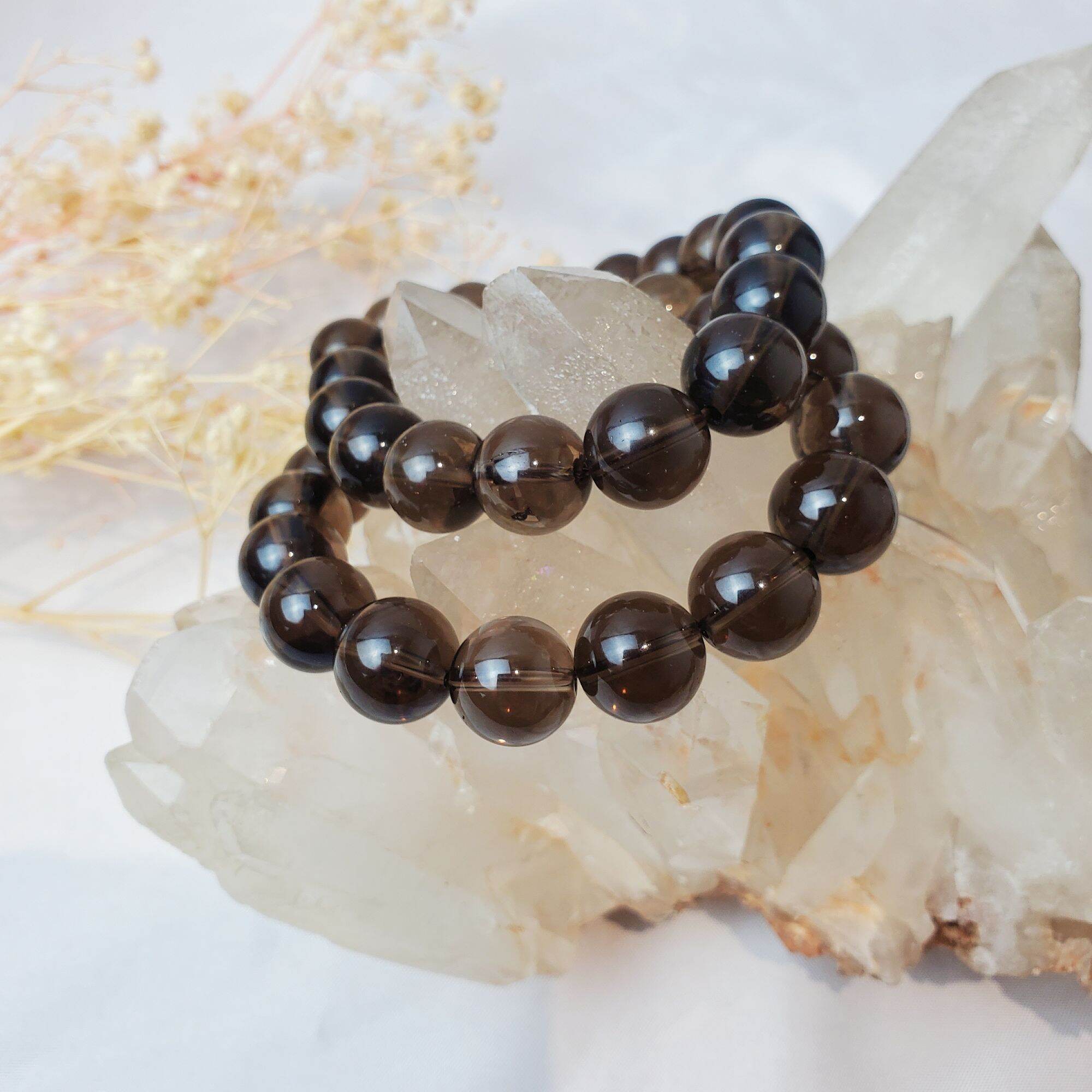 Vòng tay đá thạch anh khói 12 li tự nhiên cho người mệnh Thủy và mệnh Mộc