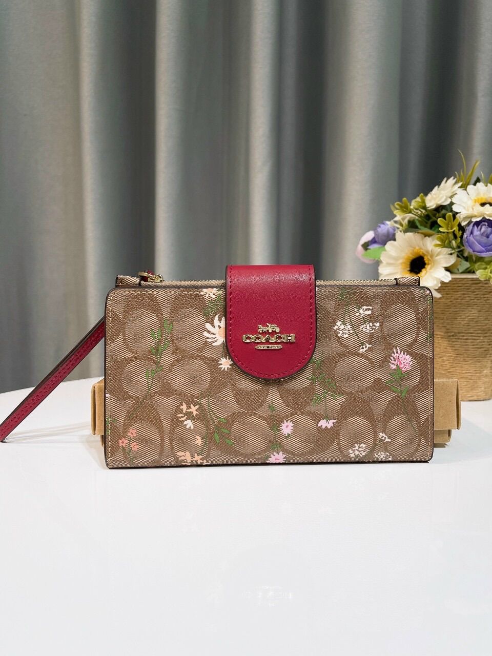 Ví dài Coach nắp tròn màu mới