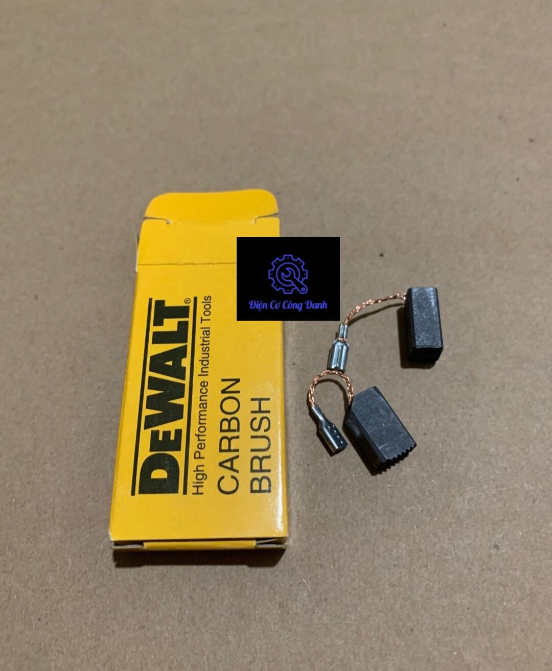 Chổi than Dewalt lắp các loại máy khoan cầm tay, máy mài góc cầm tay DW...