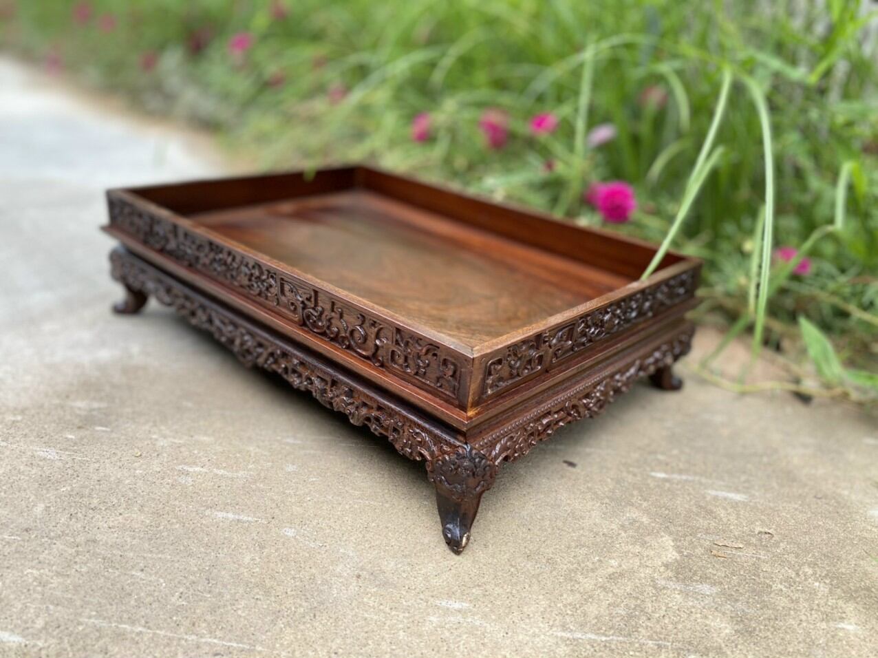Khay trà chân quỳ gỗ gụ 31x22cm