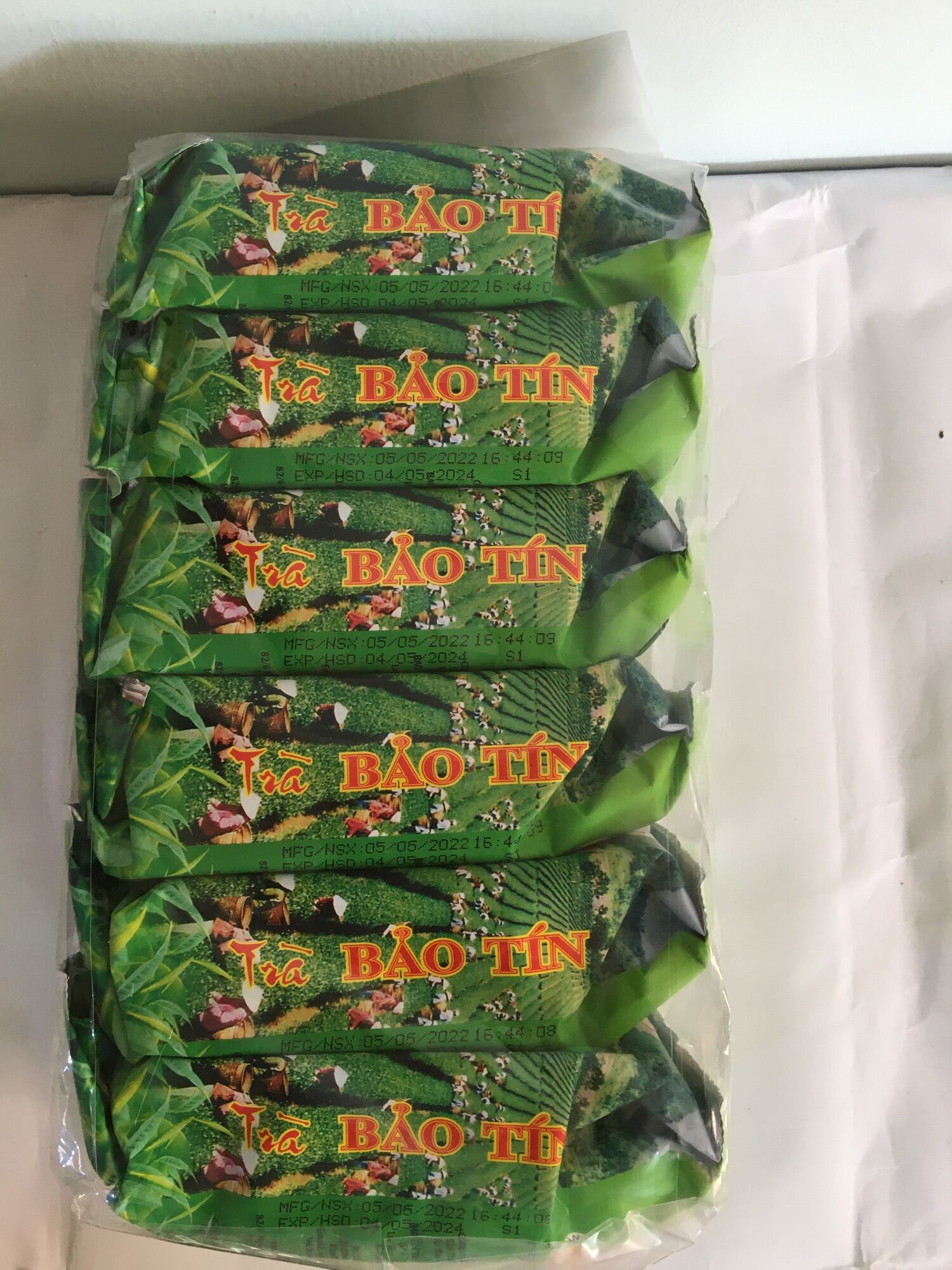 1 cây trà Bảo Tín gồm 6 gói lẻ bên trong mỗi gói nhỏ 70g hương Sen S1 được