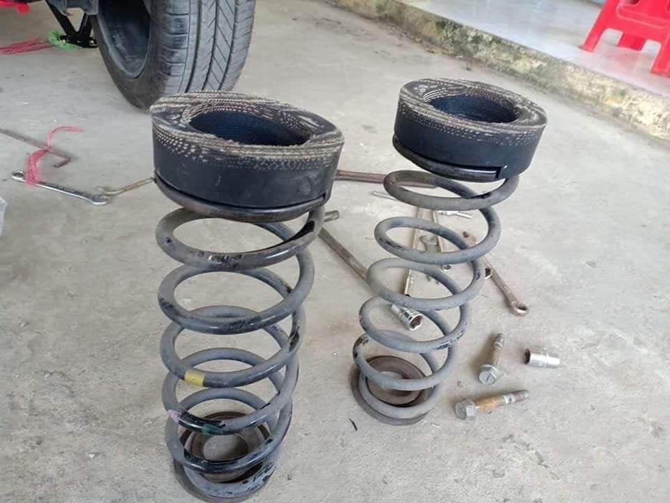 2 cục cao su nâng gầm xe sorento ( cao su tiện )