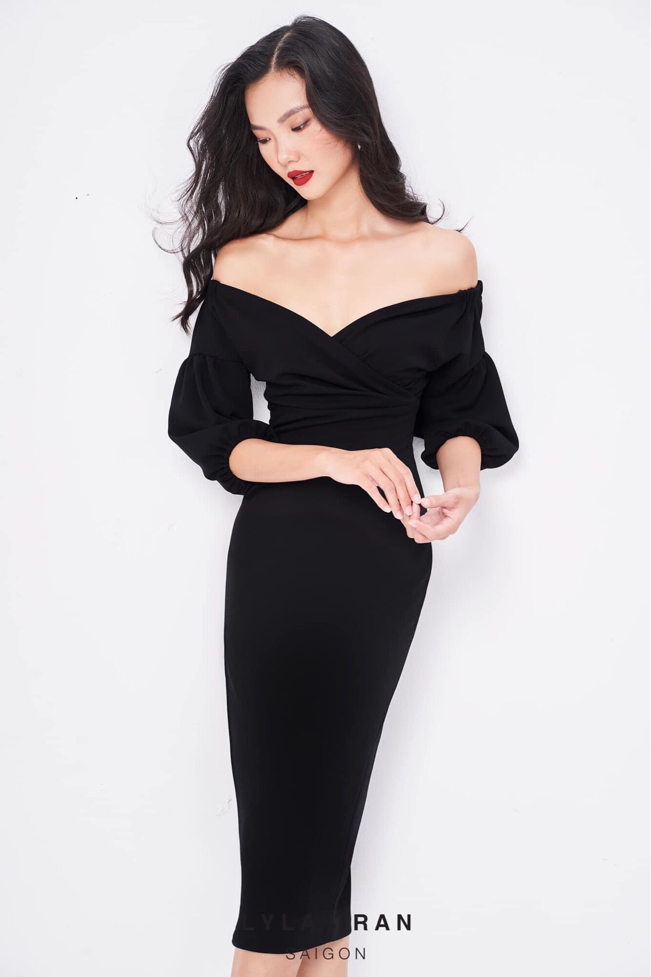 Đầm đen bẹt vai tay lỡ đi tiệc (LEVITT)