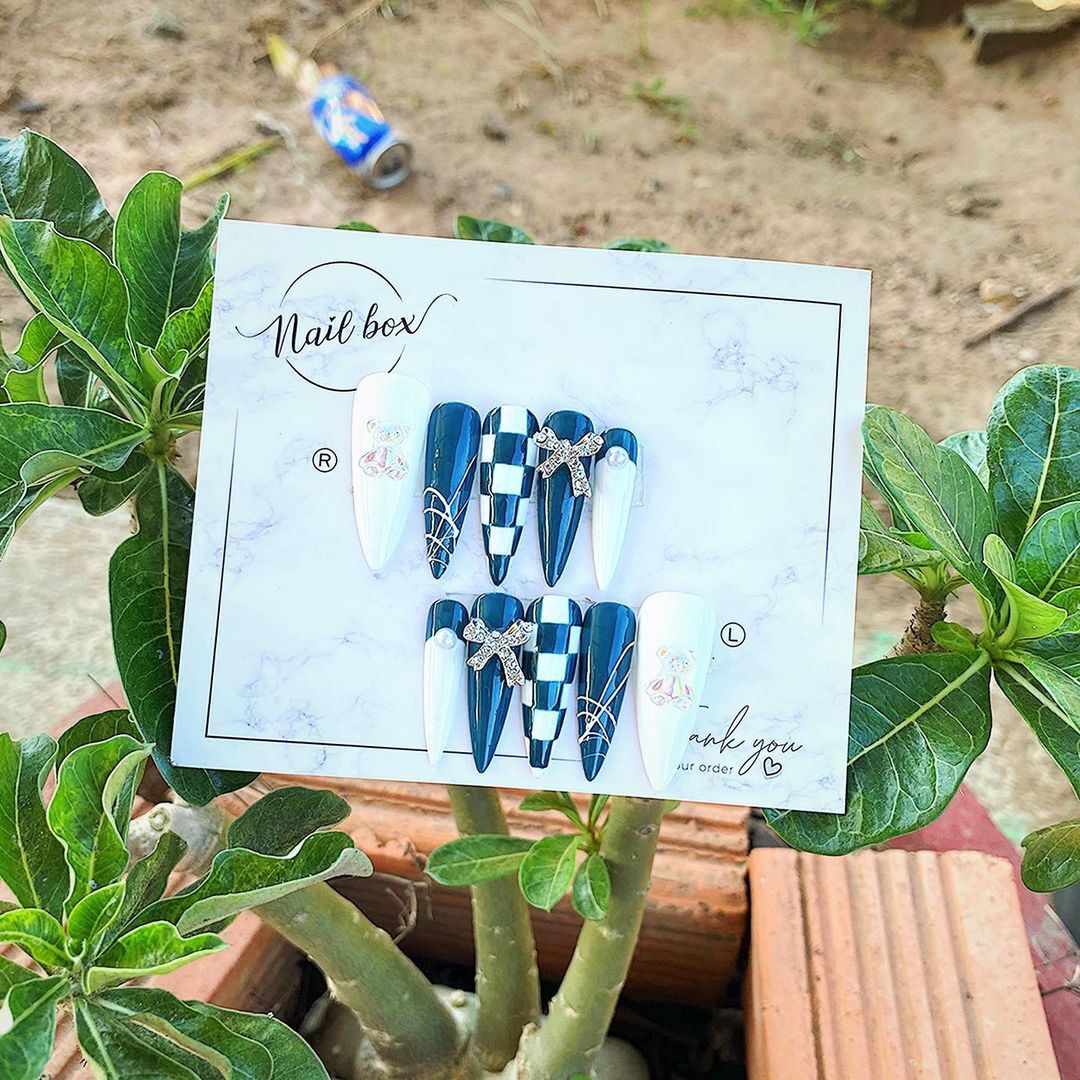 Nailbox móng úp mẫu thỏ ,nơ