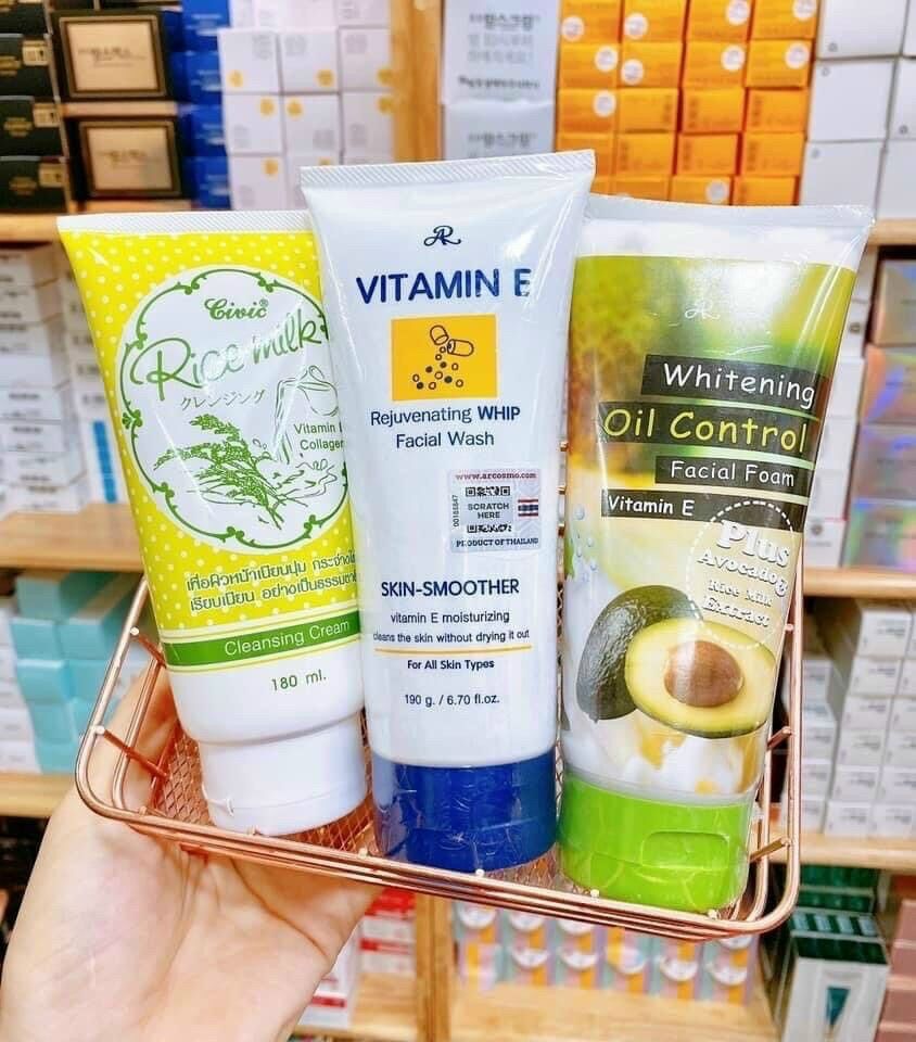 Sữa rửa mặt thailan