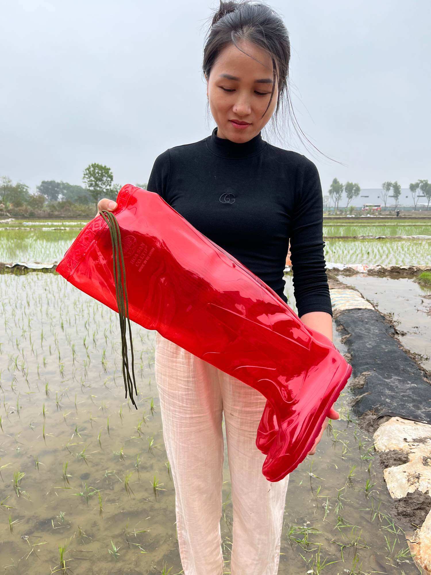 Ủng đi cấy lội nước màu Đỏ Trong dài 52cm hàng Hoa San Việt Nam dùng cho nông nghiệp đi làm lao động