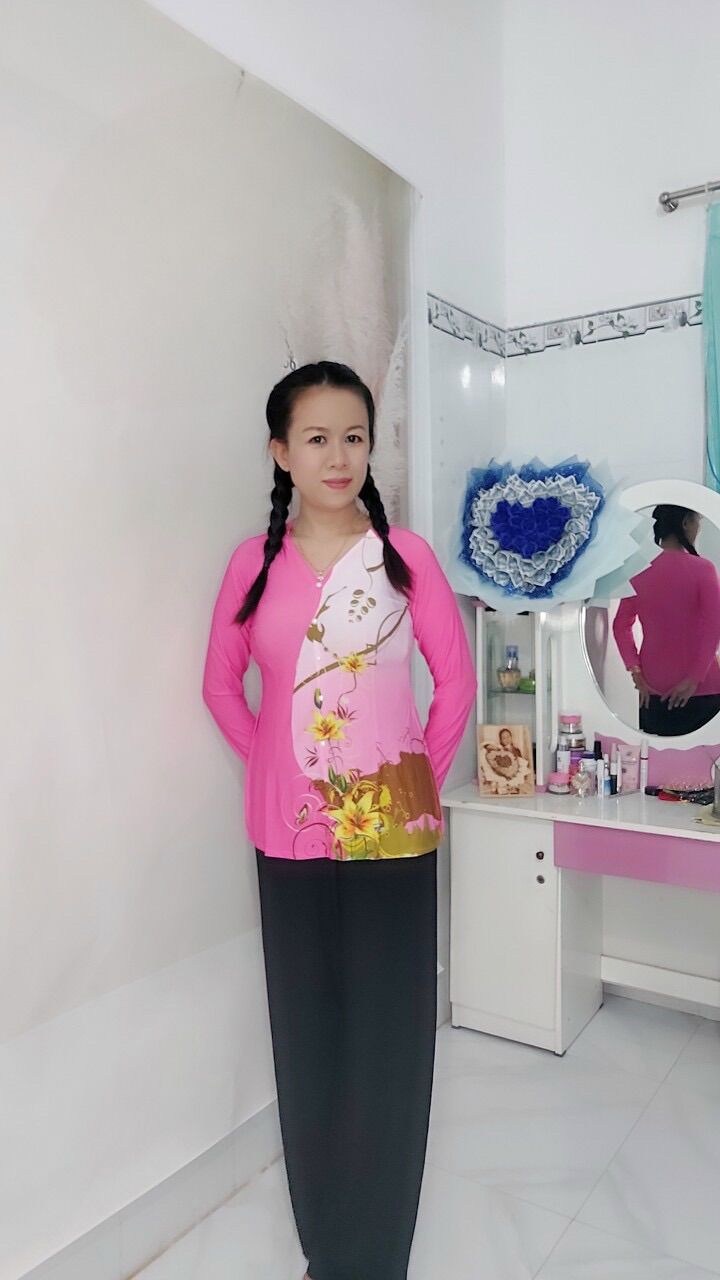 Áo in hoa( áo chưa kèm quần)