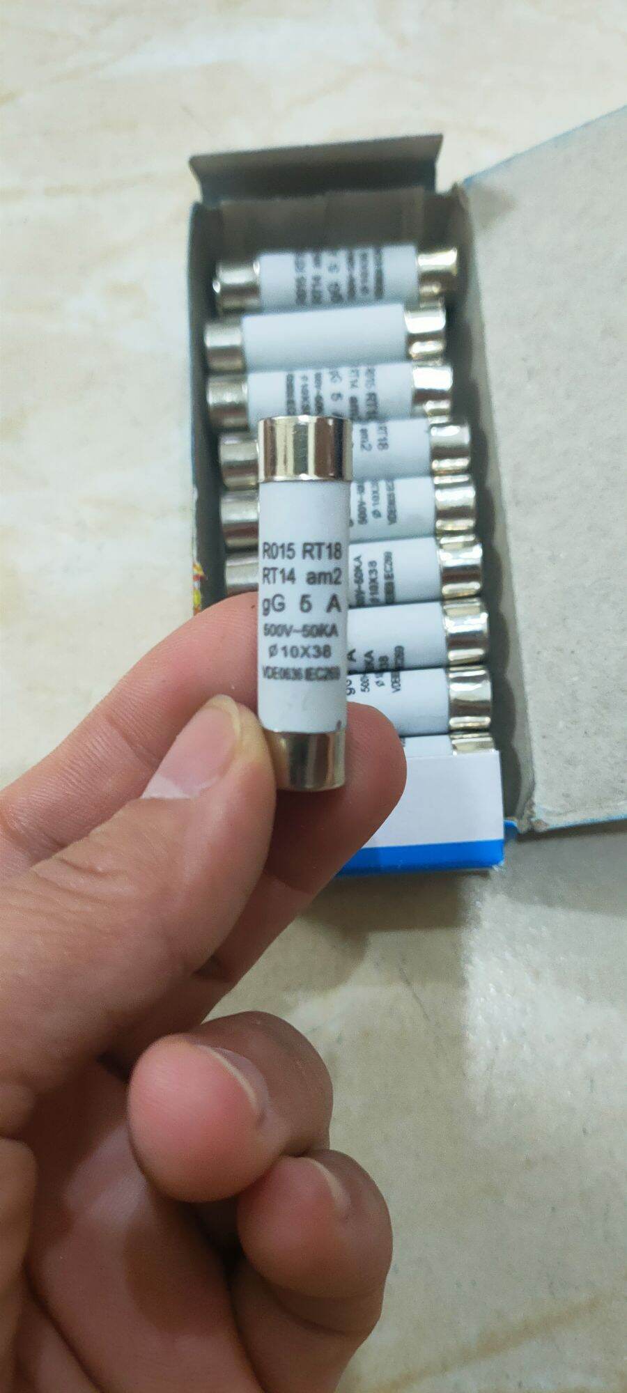10 Cầu chì sứ 5A 10x38