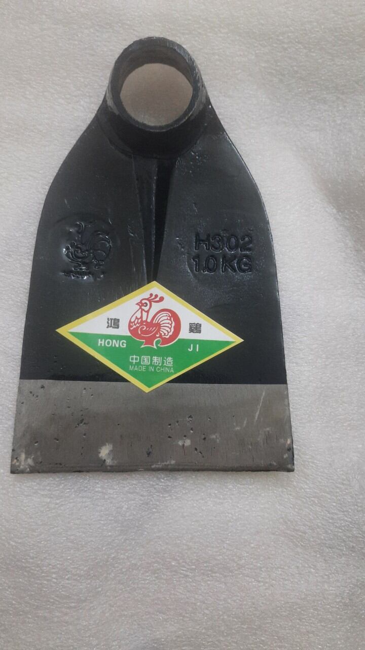 Cuốc đất nhãn hiệu con gà