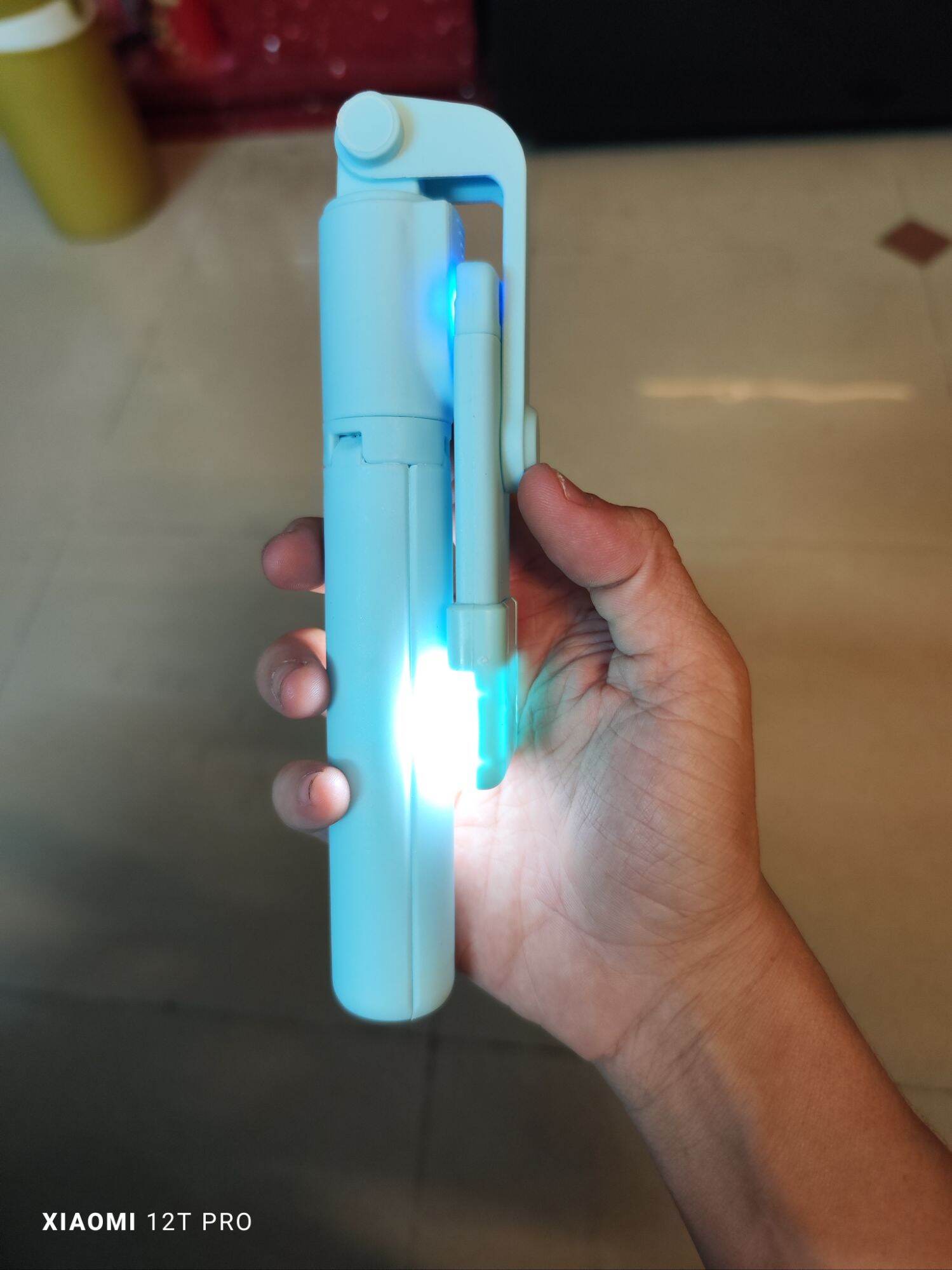 gậy chụp hình sefie R1s có đèn có remote