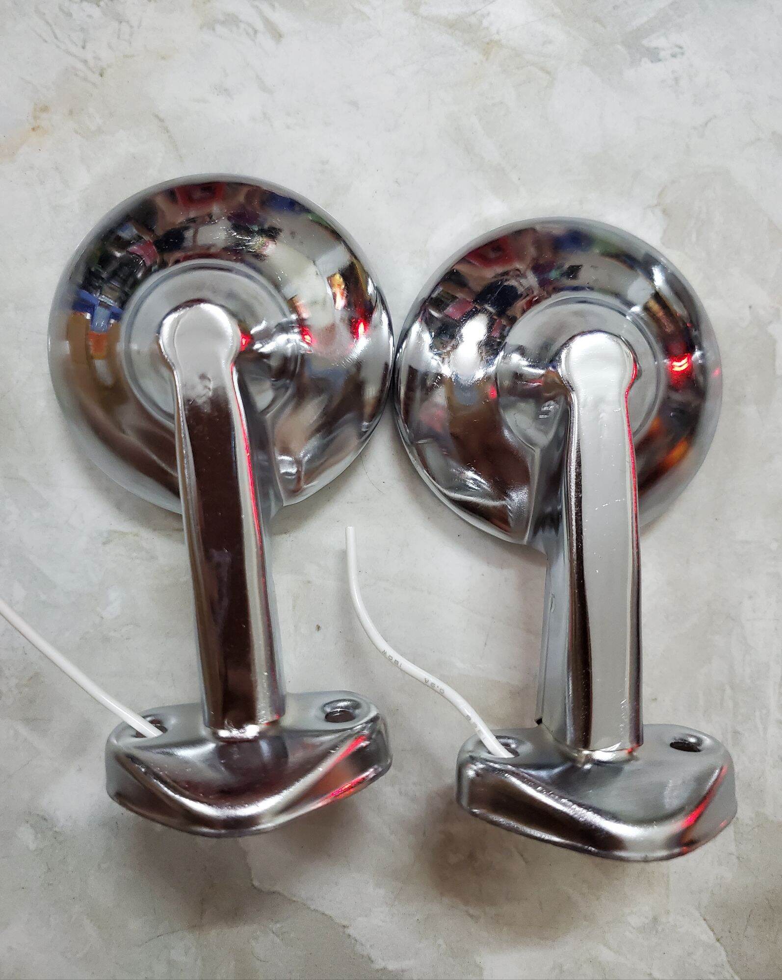 Đế đèn xi nhan trước và sau xe Cúp 81.