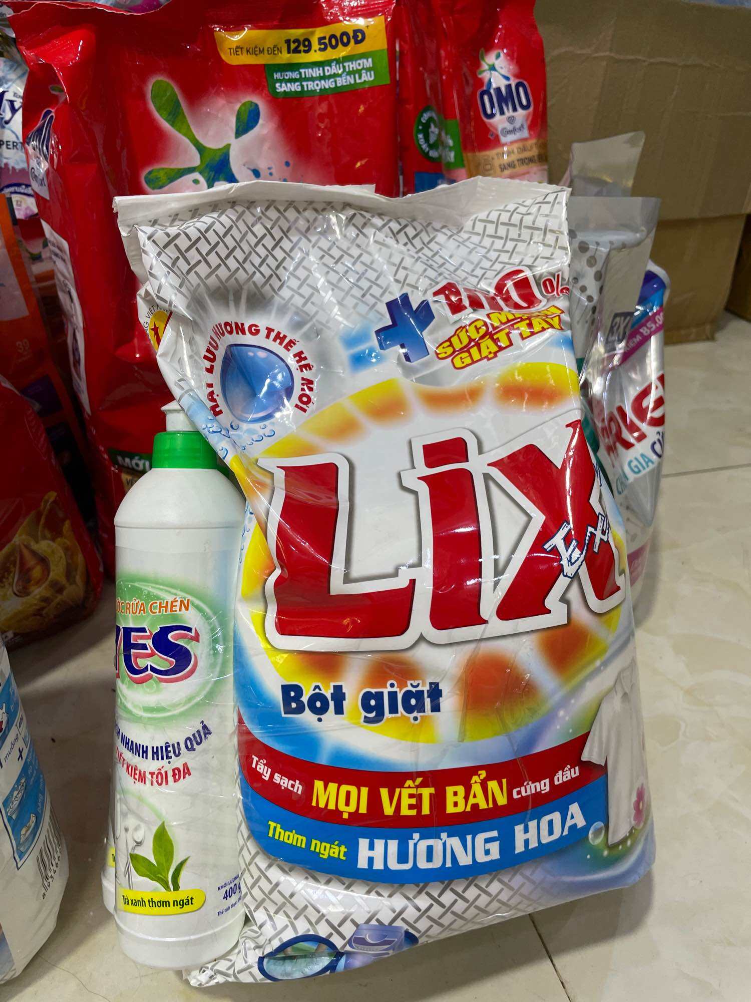 Bột giặt Lix 5,5kg HƯƠNG HOA có tặng hàng tặng tùy theo đợt ạ