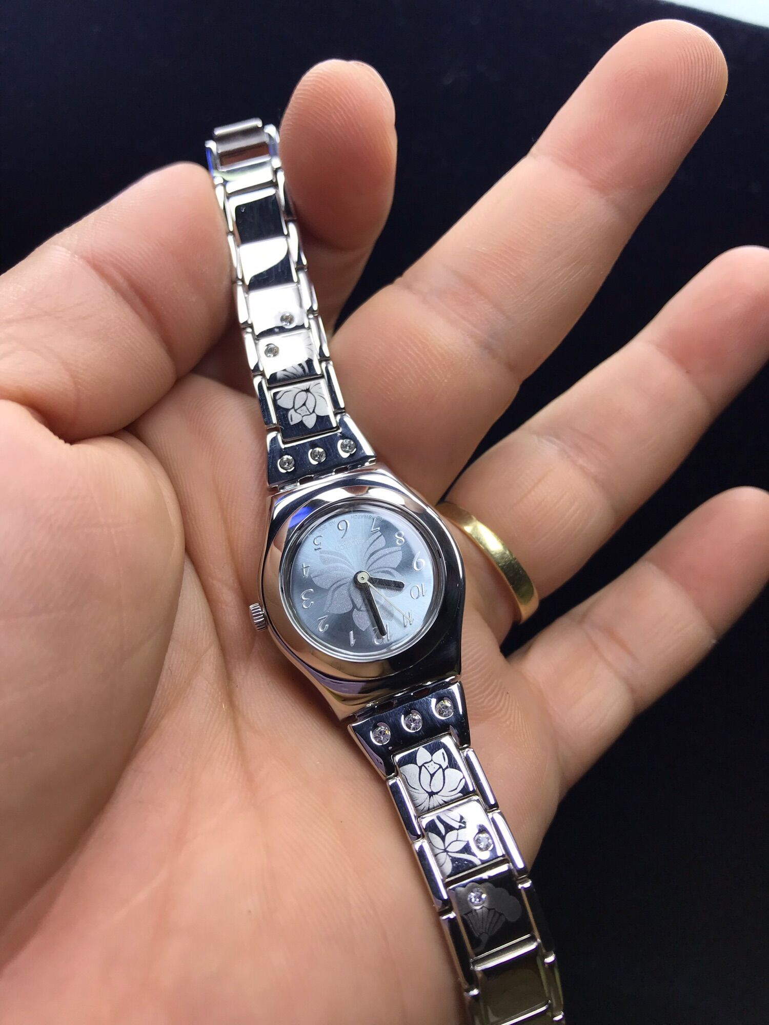 💕Đồng hồ Si Nữ hiệu Swatch Swiss Thụy Sĩ🇨🇭