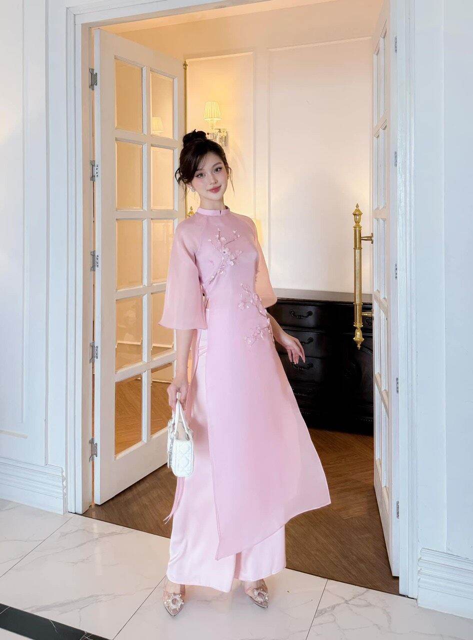 áo dài hồng thêu hoa