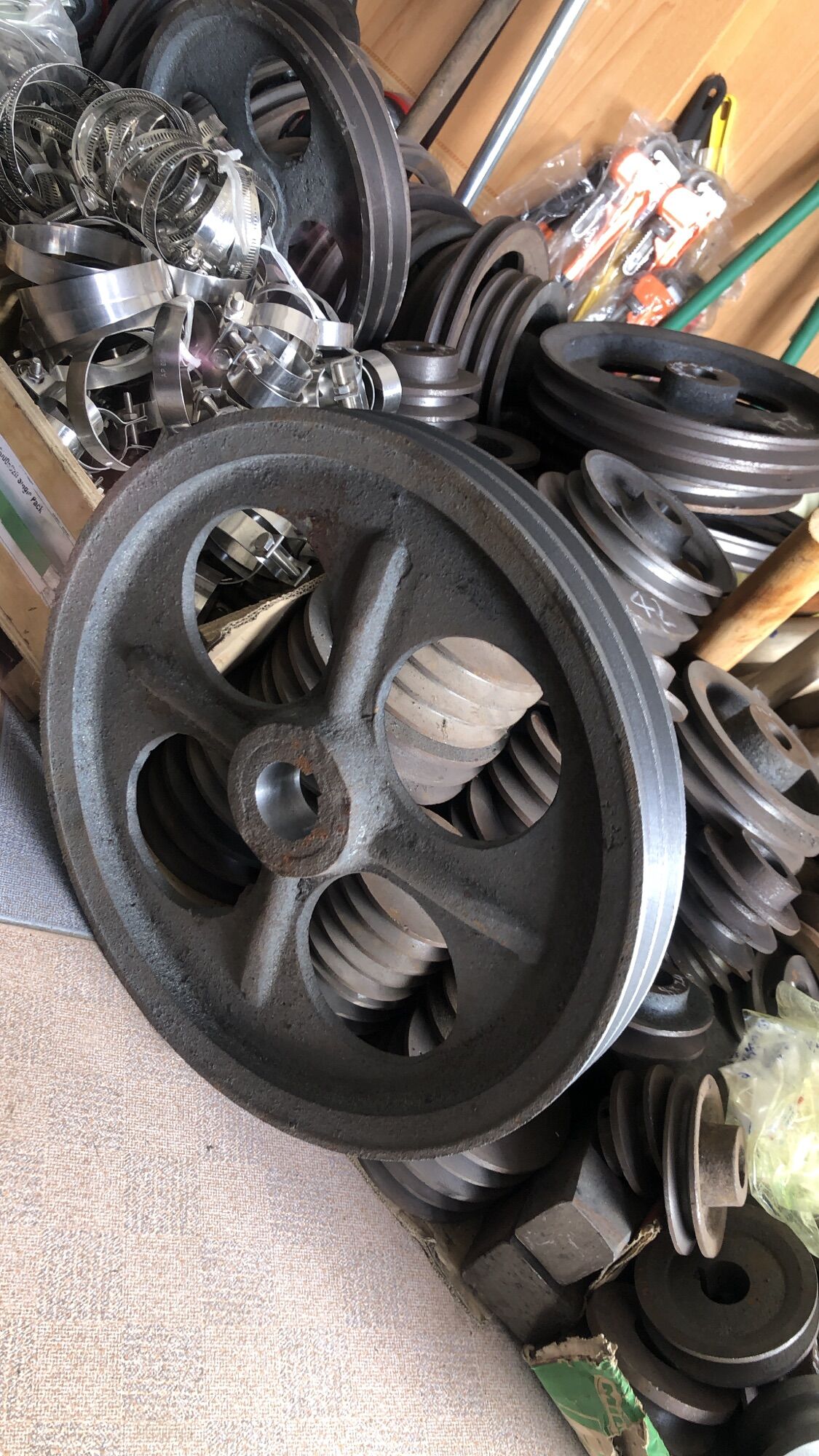 Buly 100mm(2 đai B có cá 8 vít trí,trục các cỡ )👍🏻❌❌❌