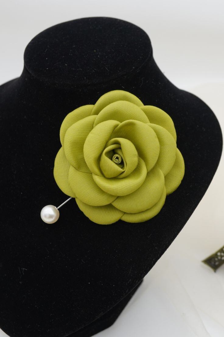 Hoa cài áo handmade bông hoa trà lụa màu bơ