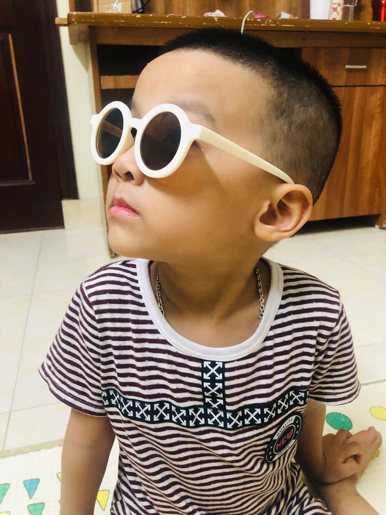 Kính mắt mèo thời trang trẻ em