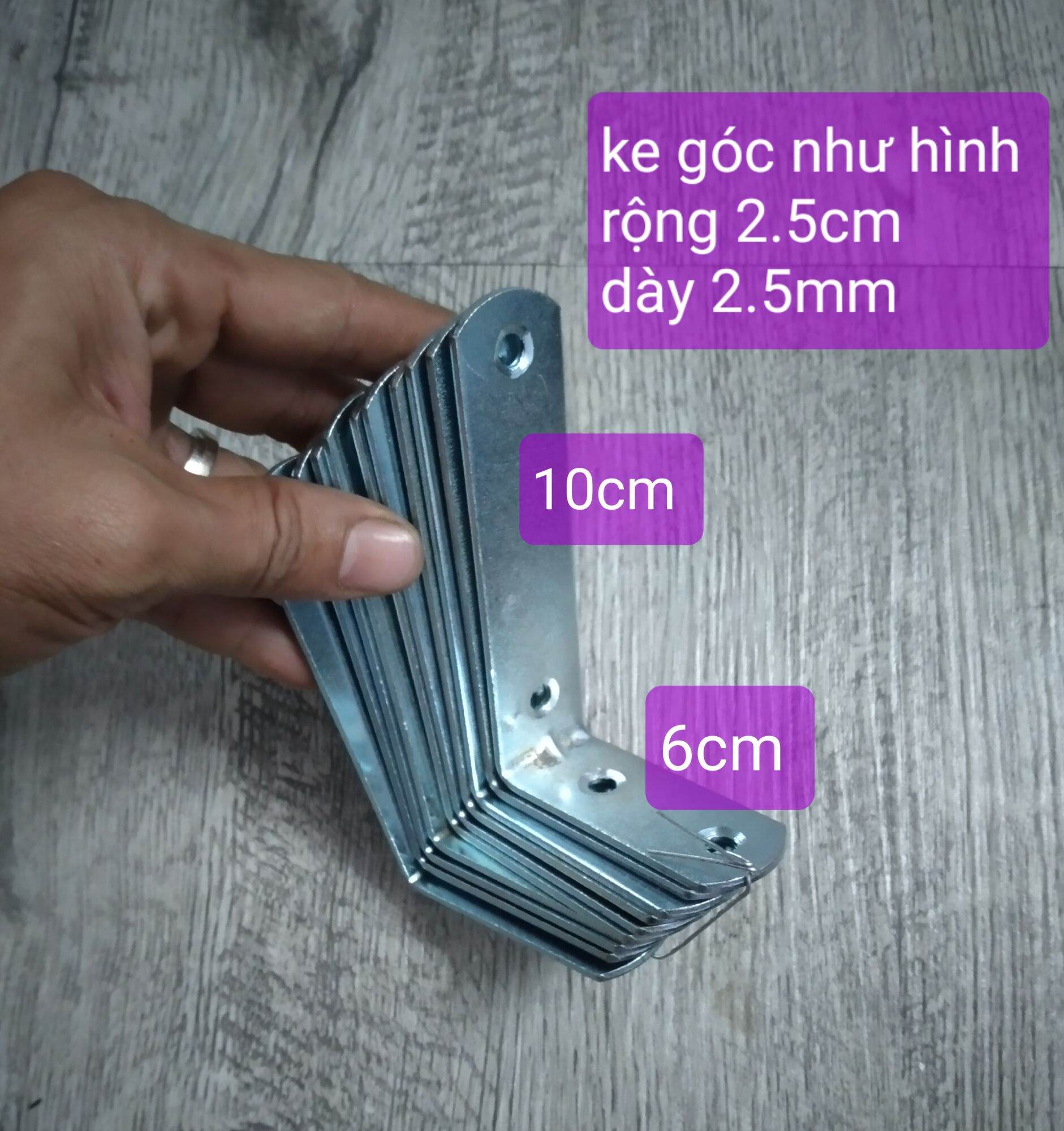 2 cái ke góc như hình rộng 2.5cm, dày 2.5mm,