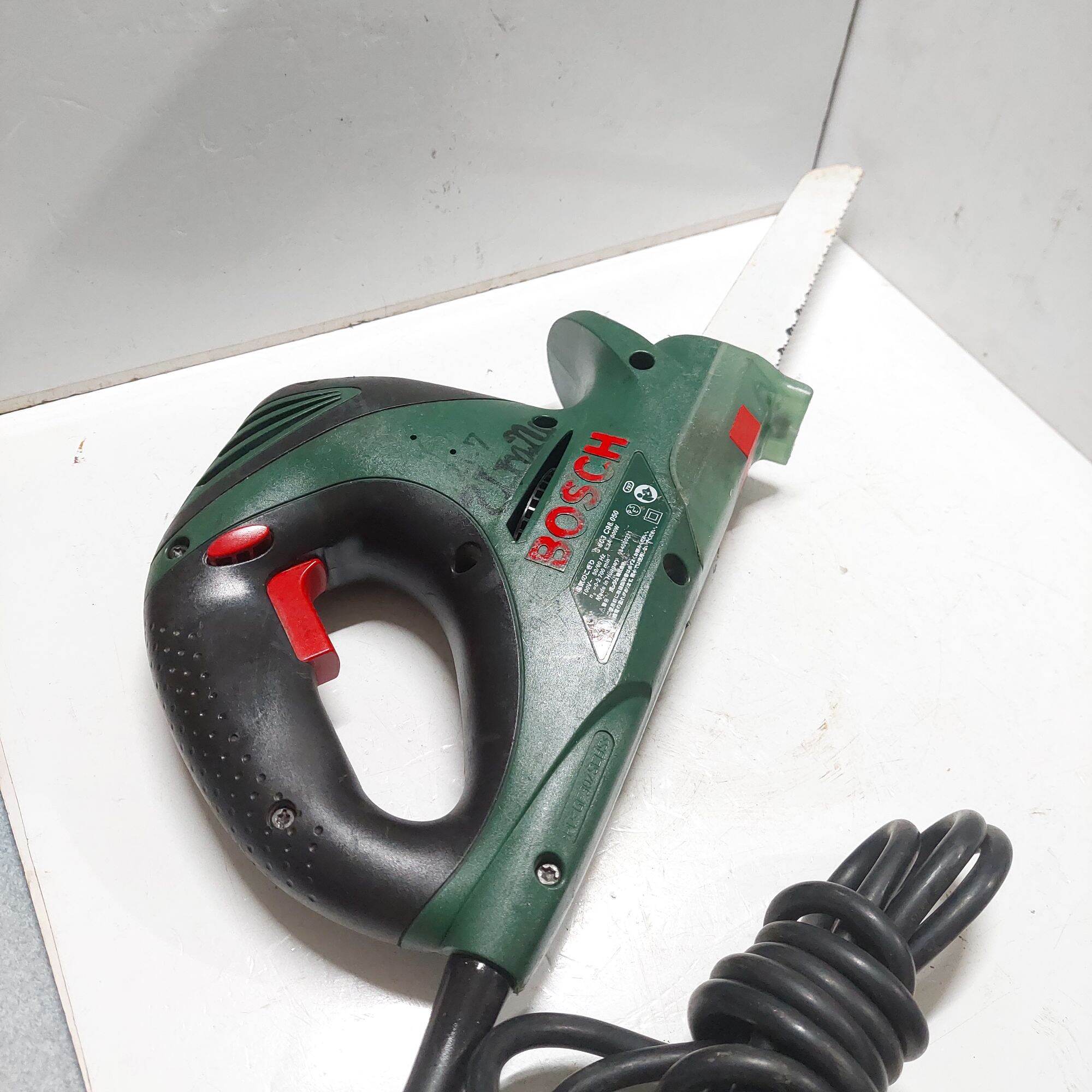 MÁY CƯA KIẾM BOSCH 500W ĐIỆN 100V