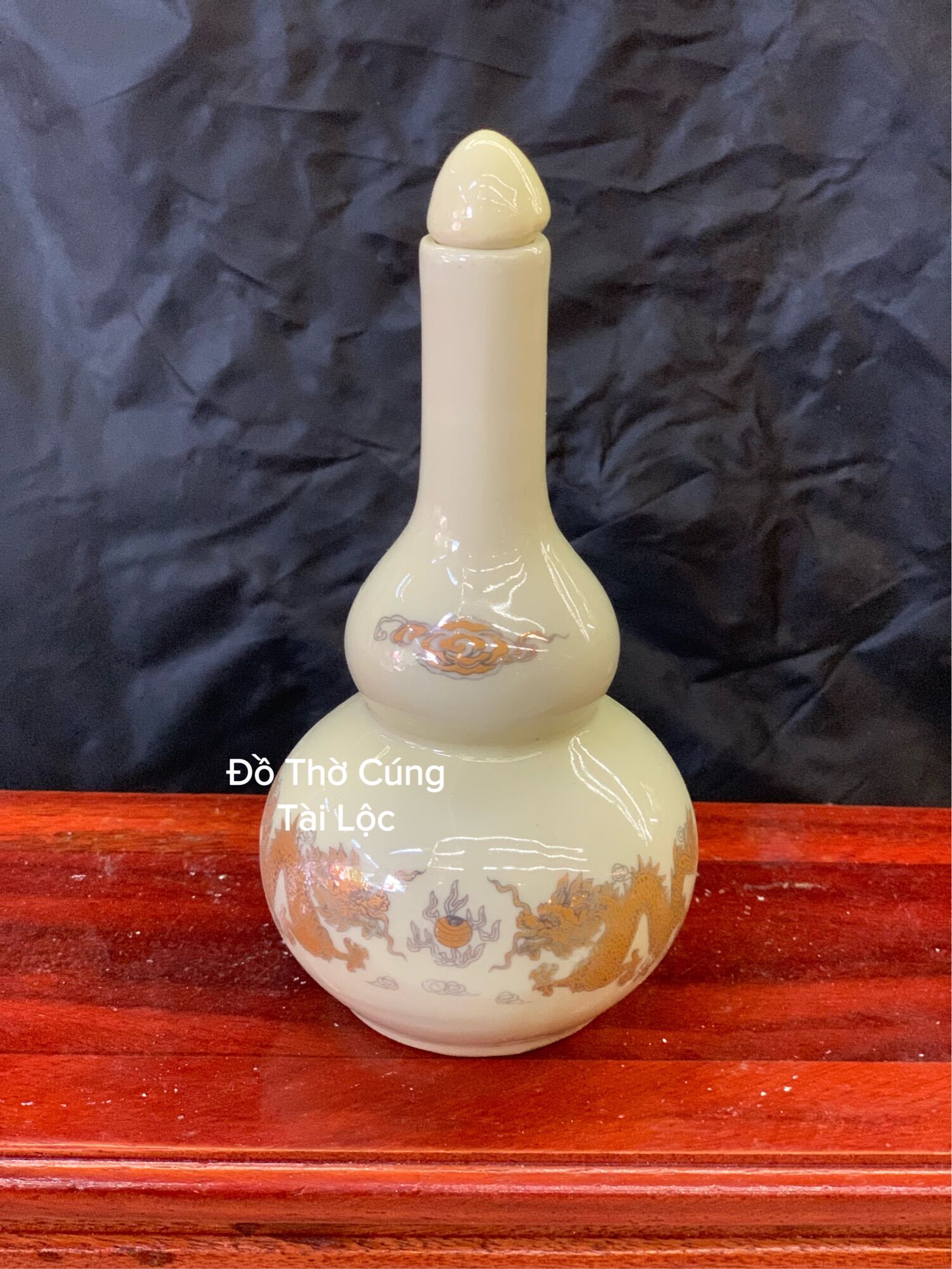 Nậm rươu thờ cúng màu vàng kim, hũ đựng rươu thờ