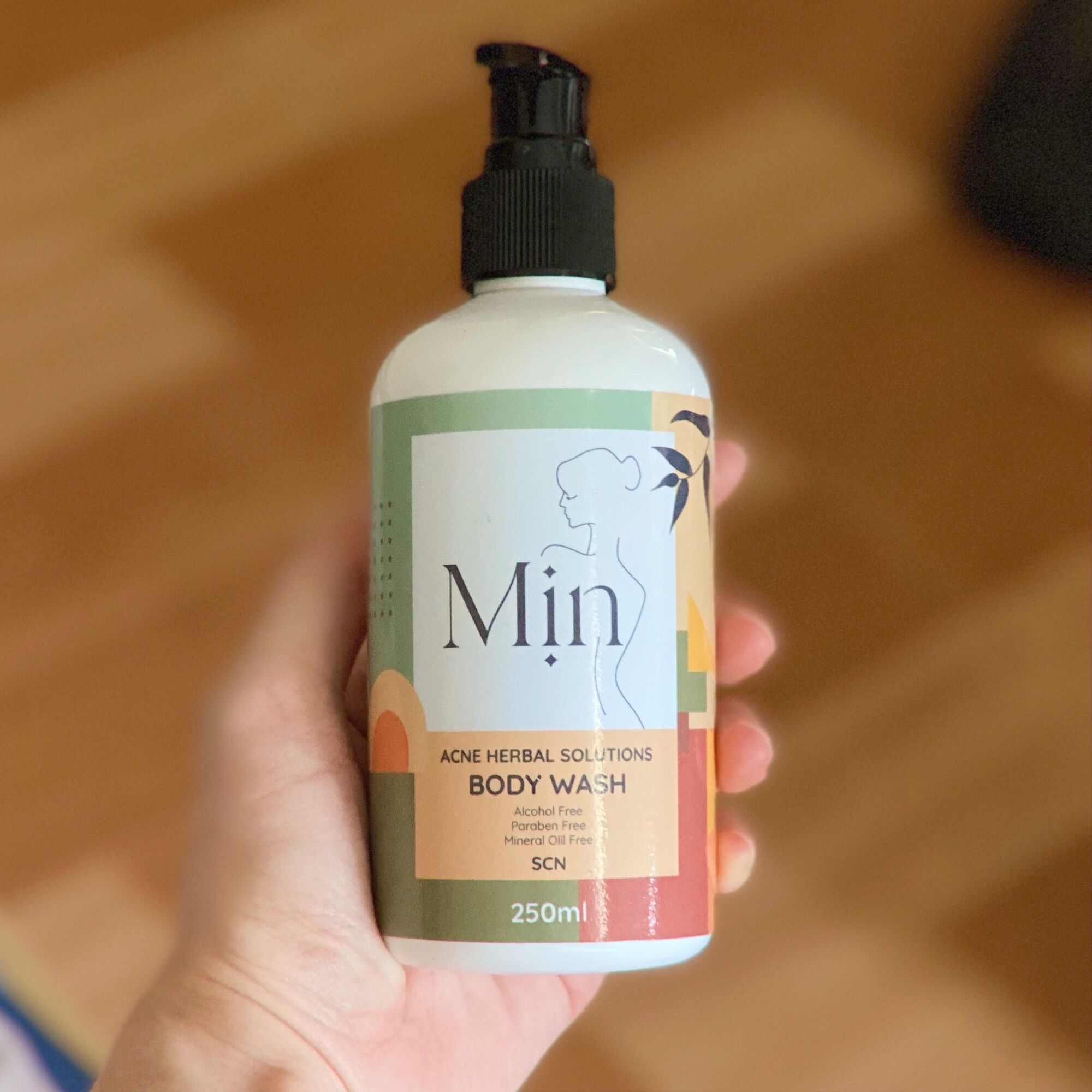 Chai sữa tắm mịn - mụn, viêm nang lông