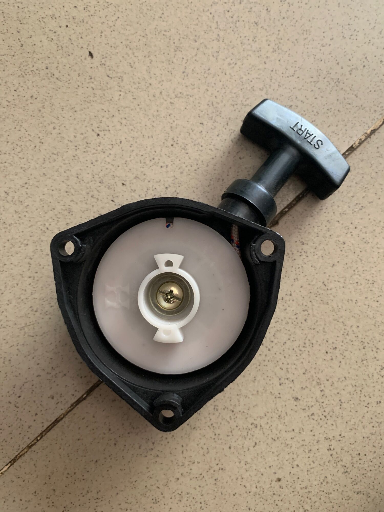 Chụp giật máy cắt cỏ Mitsubishi TL26