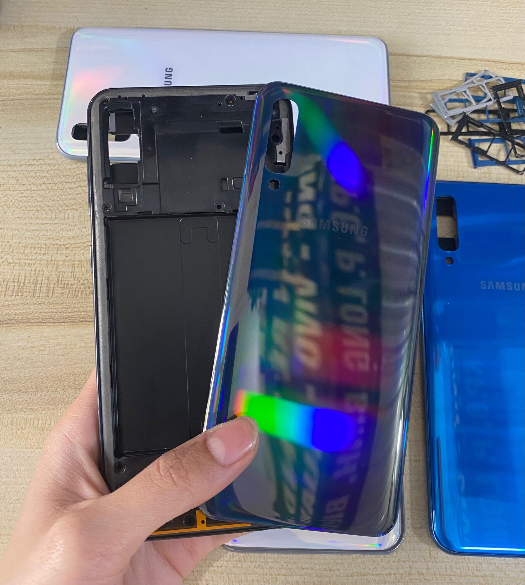 BỘ VỎ + SƯỜN SAMSUNG A50 ZIN HÀNG CAO CẤP ( Kèm Khay Sim )