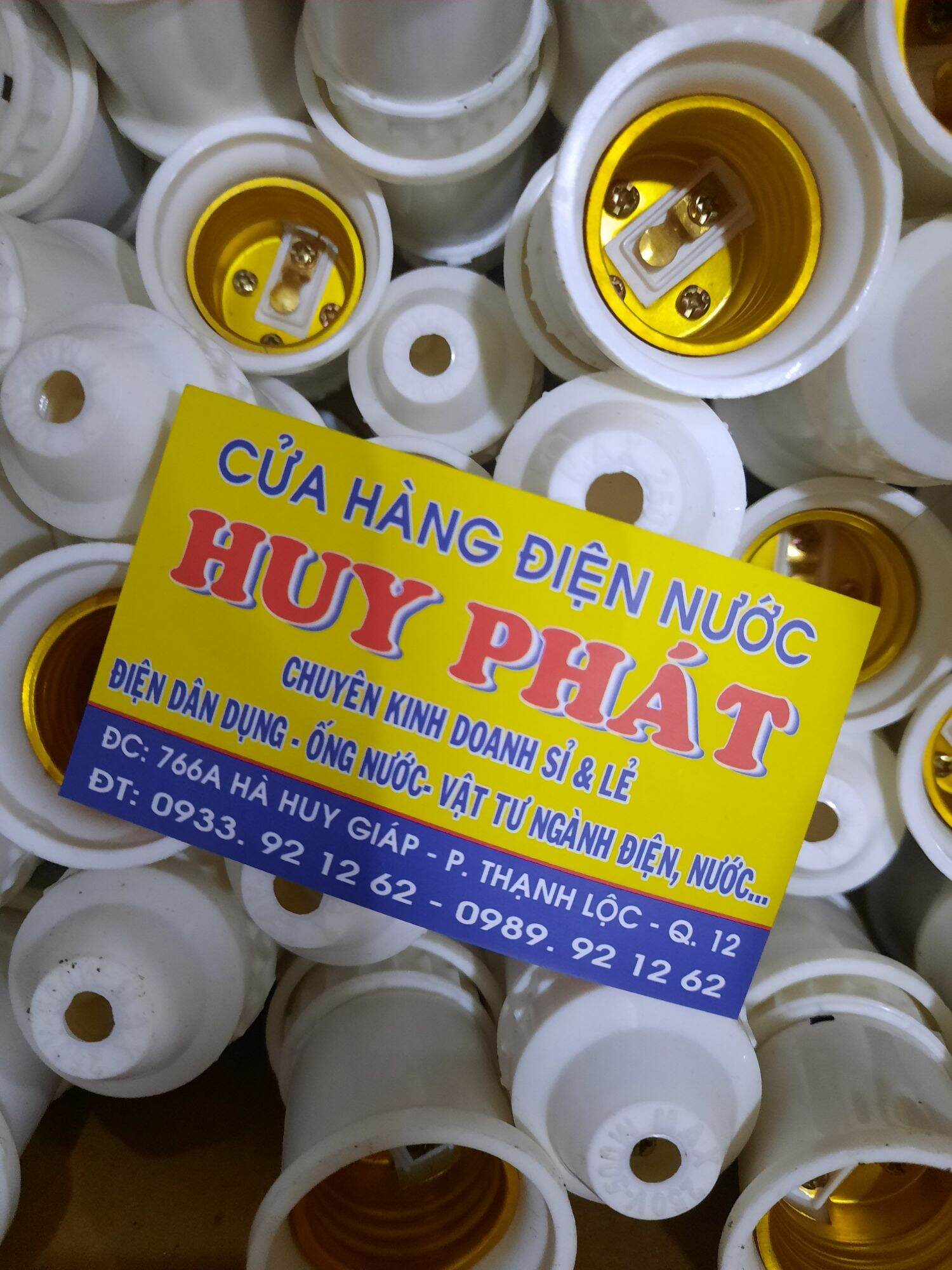 Đui đèn tiêu chuẩn 220v Trắng đen